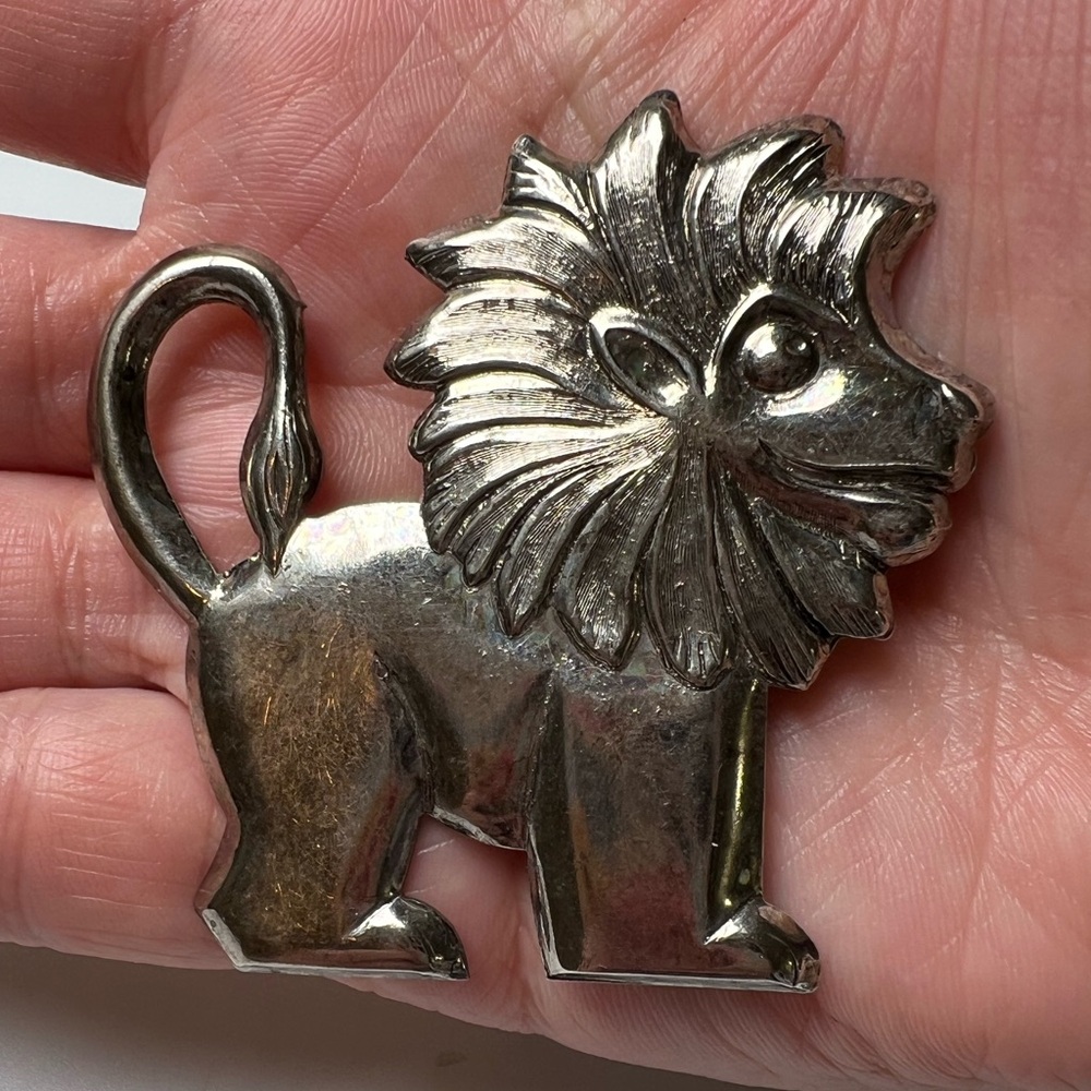 Lion Brooch Pin